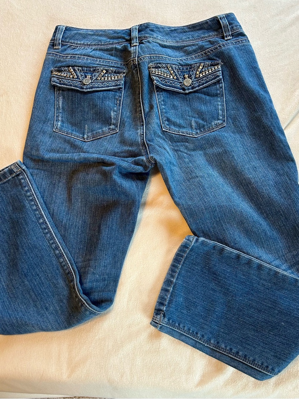 WHBM Blanc Women's Slight Bootle Jeans with Embellished Back Pockets Sz 4